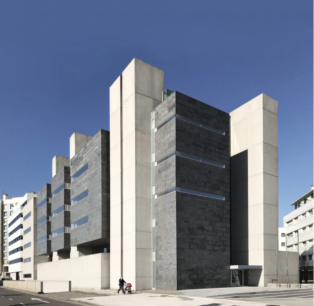 REHABILITATION – OLD COURTHOUSE FOR OFFICES, GIJÓN